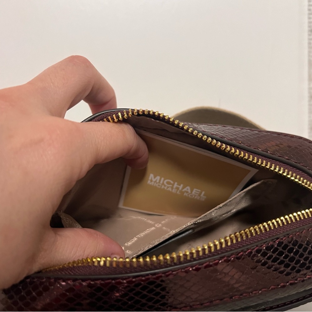 NWT Michael Kors Shimmering Burgundy Red “Oxblood” 2 in 1 Camera Crossbody Bag - Picture 5 of 6